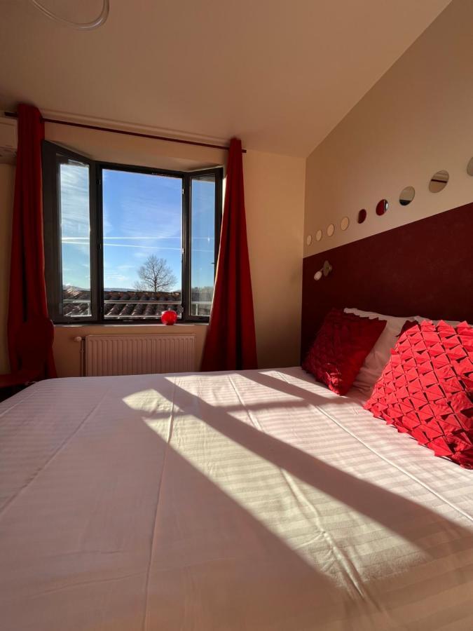 Hotel Le Vinois Caillac Esterno foto