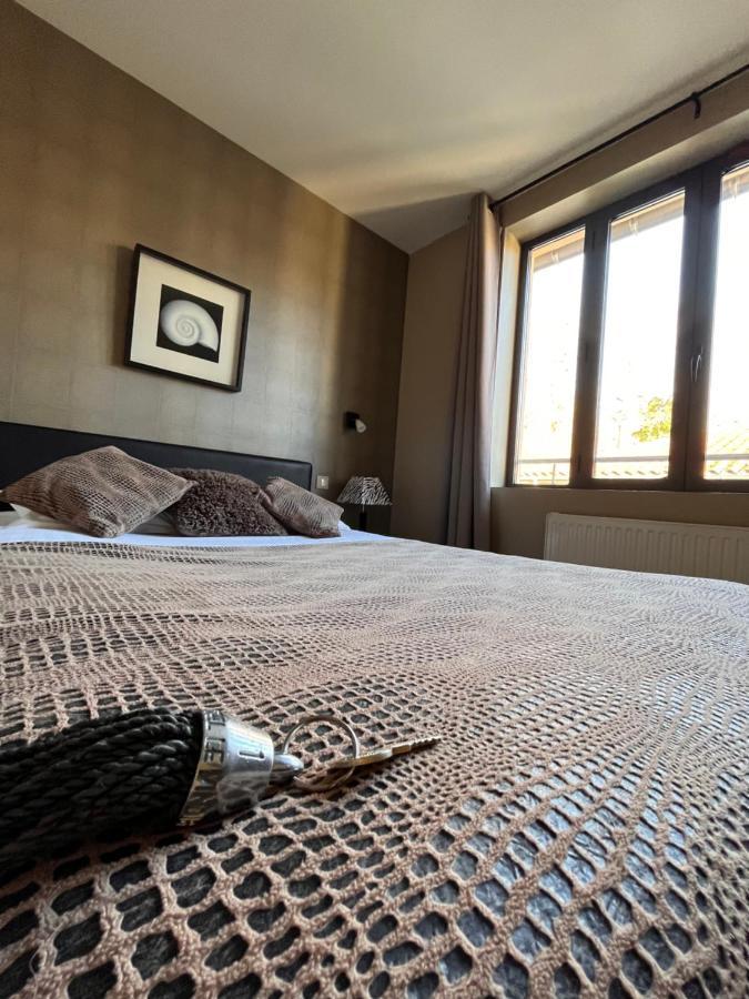 Hotel Le Vinois Caillac Esterno foto