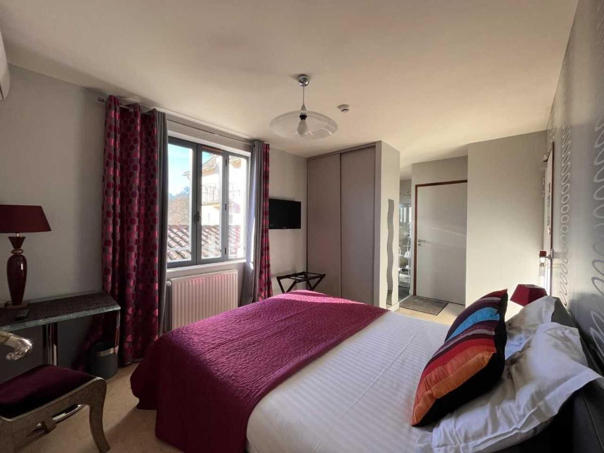 Hotel Le Vinois Caillac Esterno foto